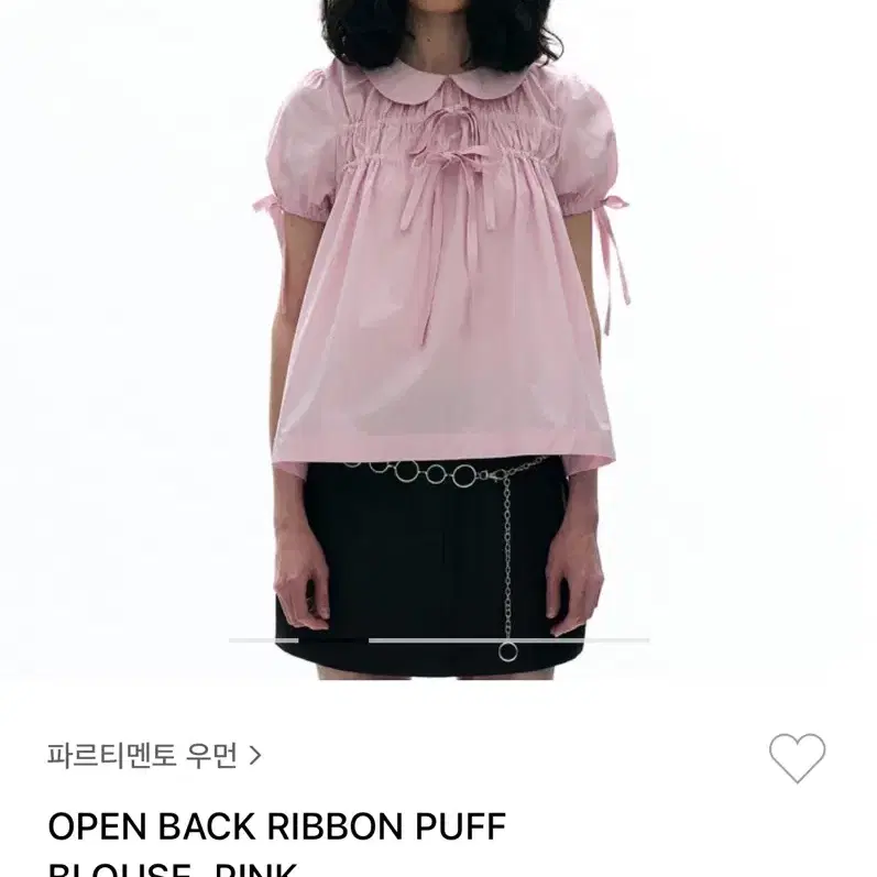 파르티멘토우먼 open back ribbon puff blouse