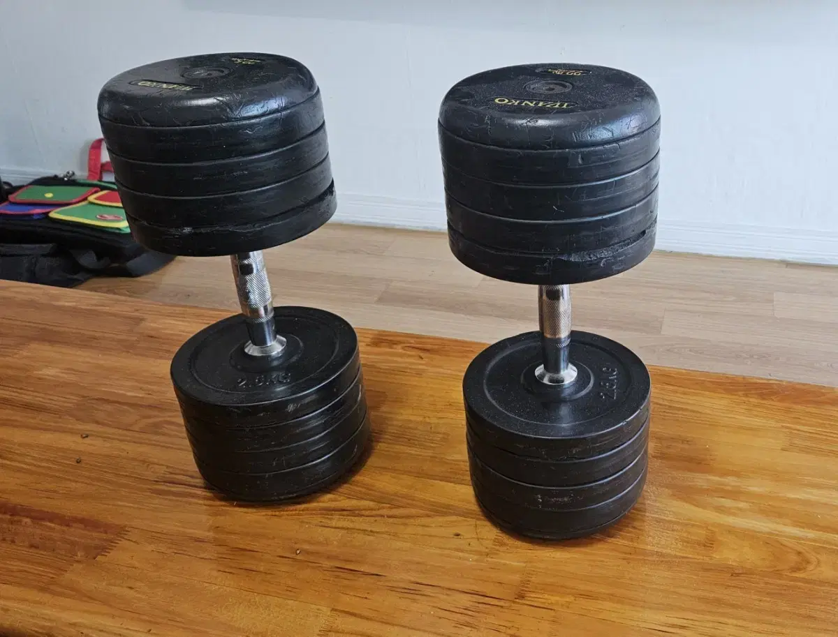 2 x 22.5 kg dumbbells