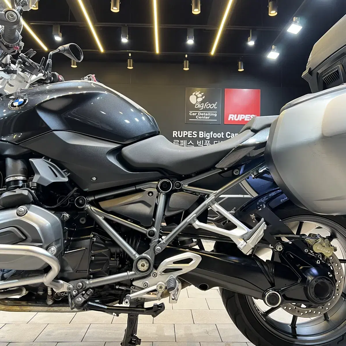 S급 BMW R1200R 아크라포빅 풀옵션[무사고/1만km/최상급]대차o