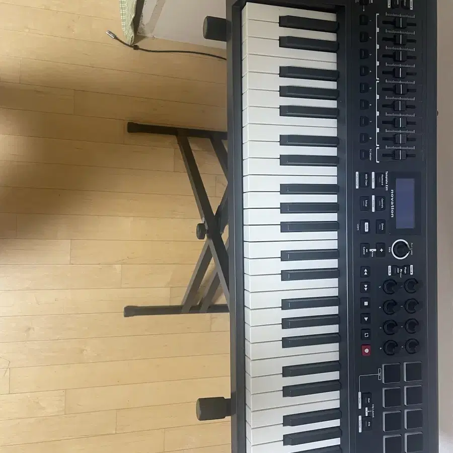 Novation impulse 49 마스터키보드, 키보드스탠드