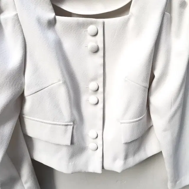 square-neck button jacket