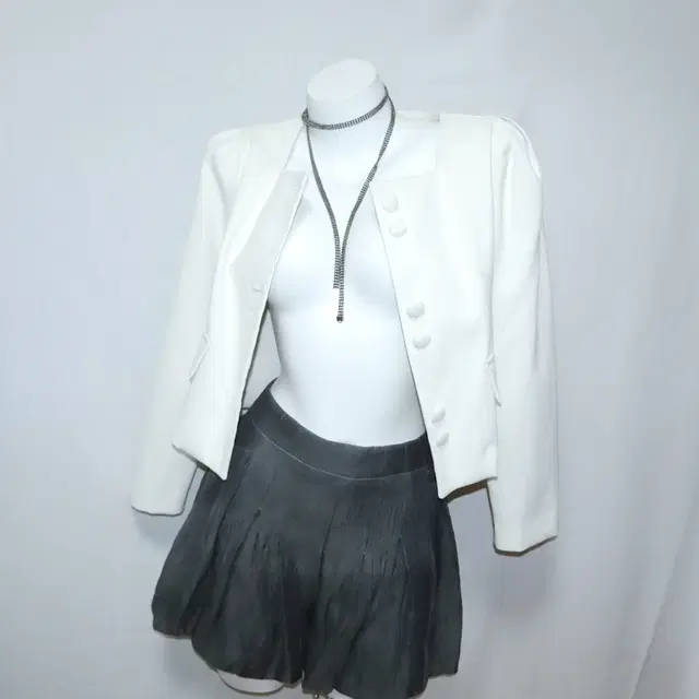 square-neck button jacket