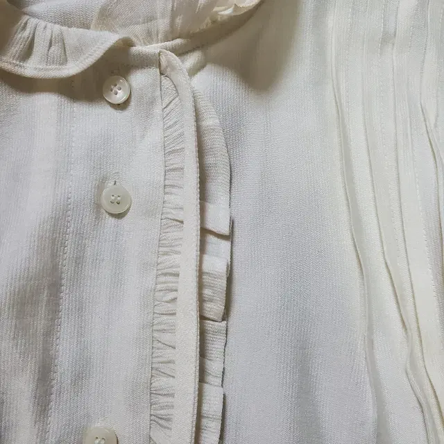 정품 아노에틱 anoetic french frill shirt