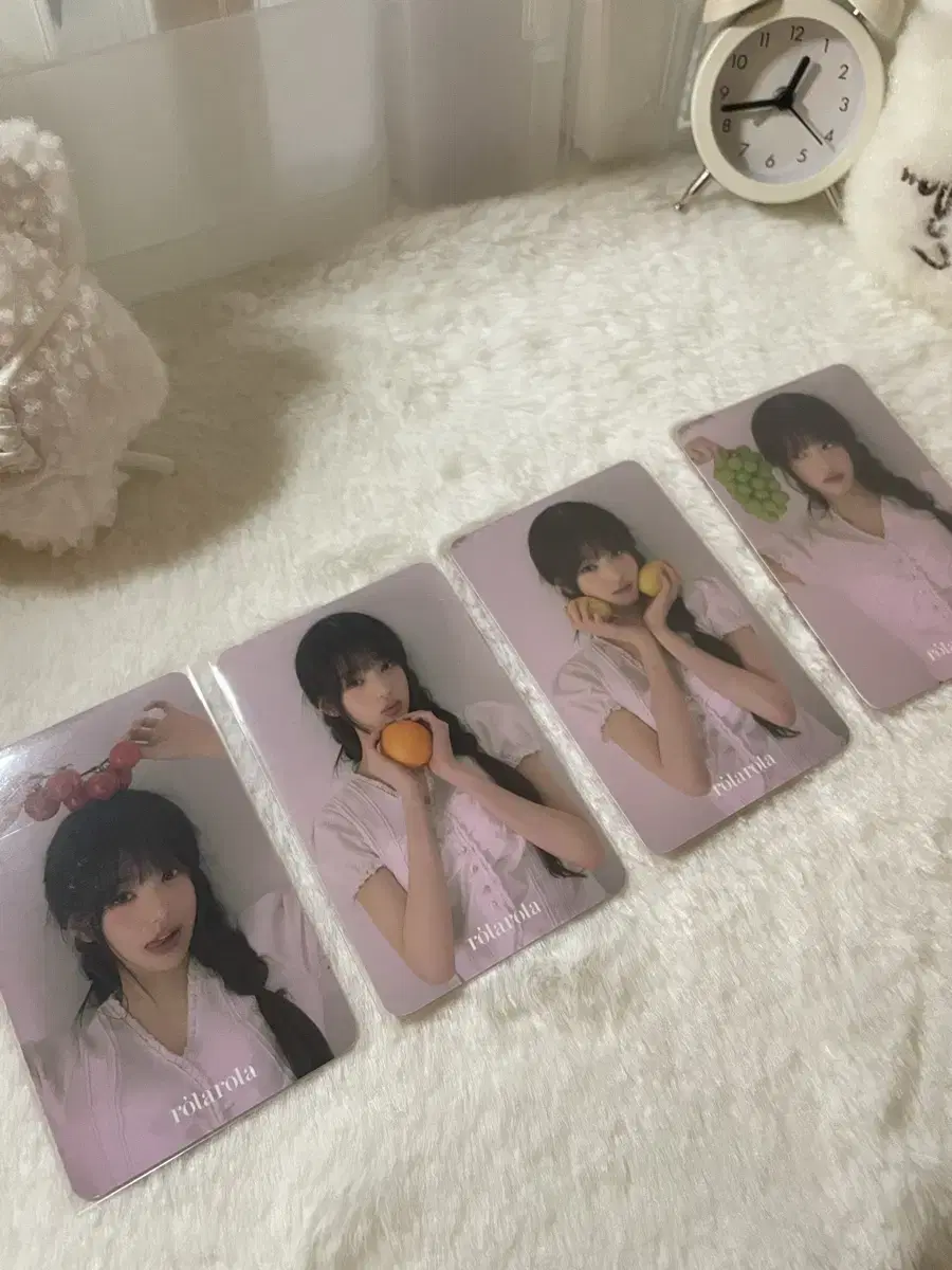 Wonyoung LoraLora sells photocards in bulk