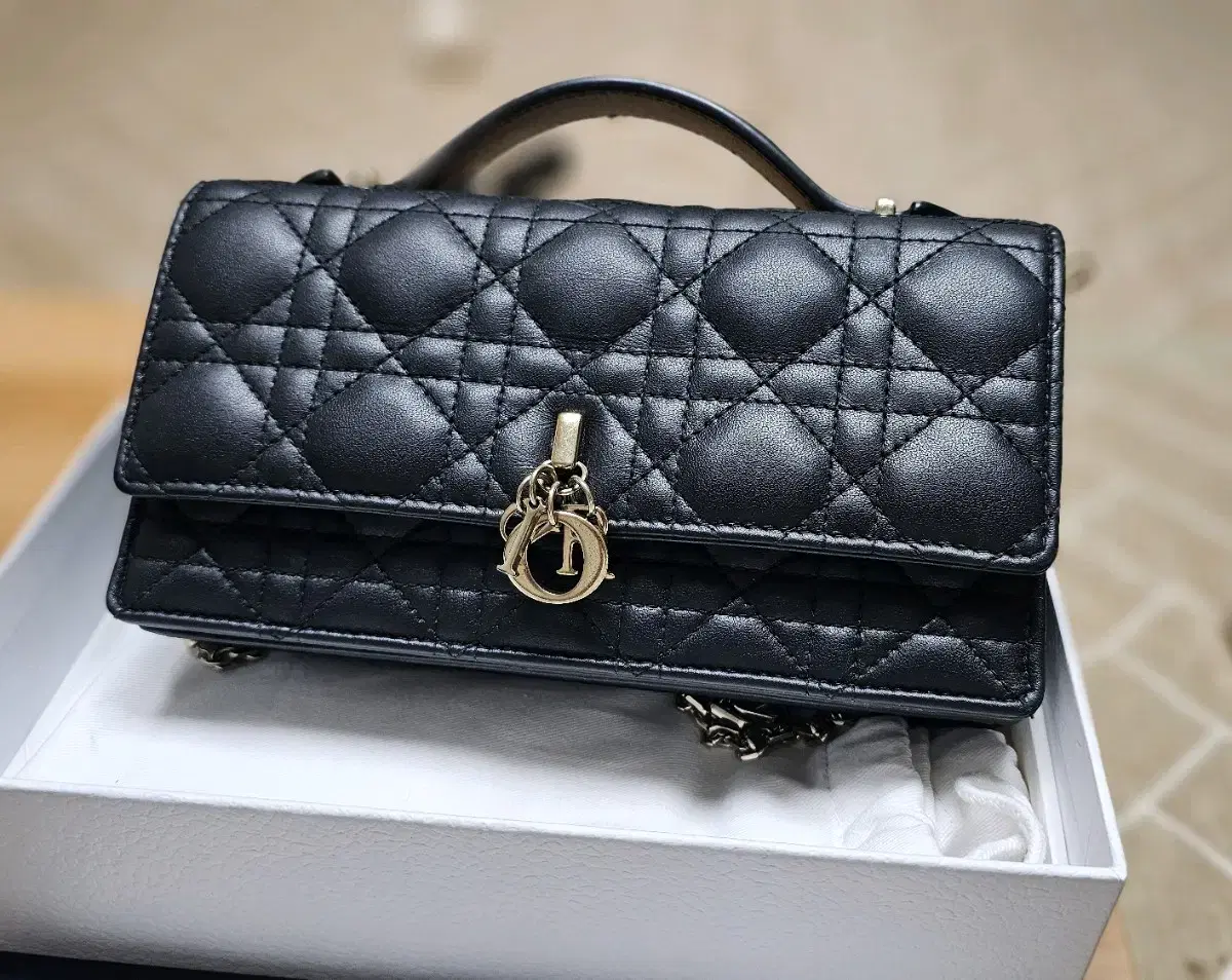 디올 Lady Dior 탑핸들 미니 클러치백 (S0980ONMJ)