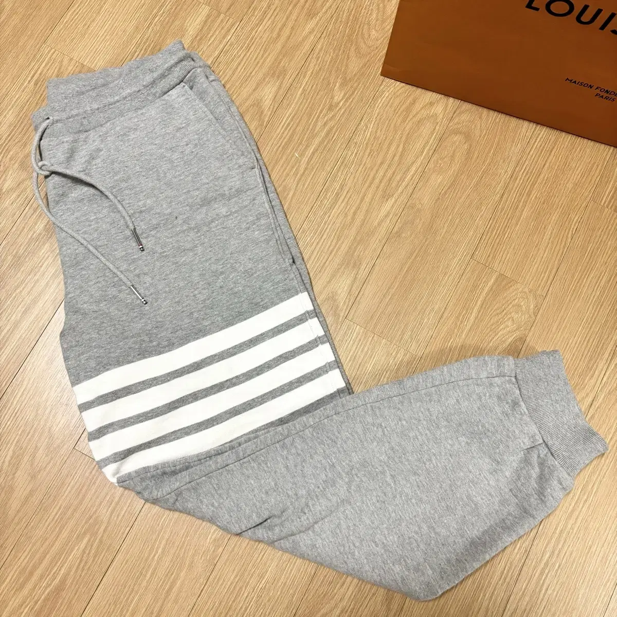 [Size S/3] Thom Browne 4-Bar Diagonal Arms Jogger Pants