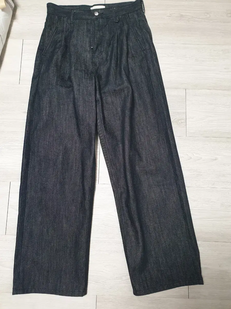 Fortune TWO TUCK WIDE BLACK JEANS size S