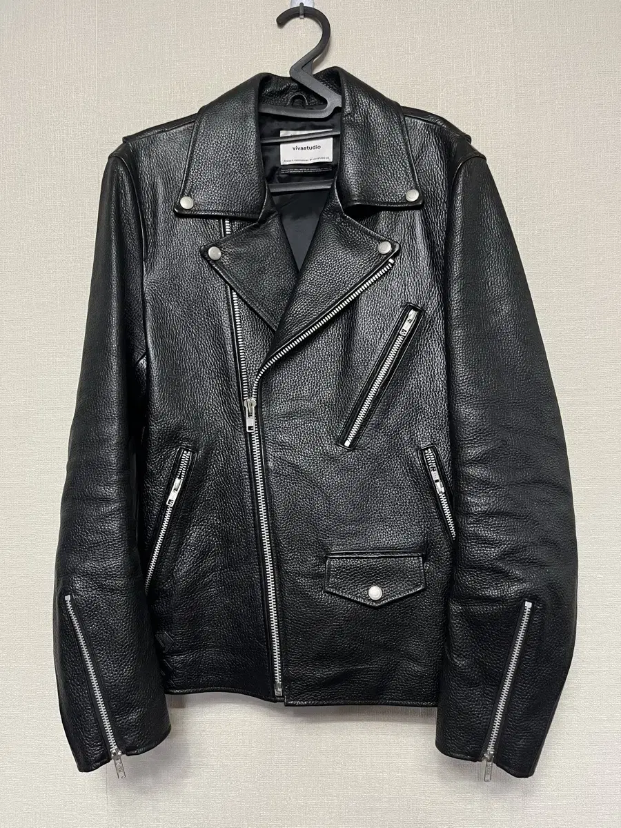 VivaStudio size MCowhide leather rider jacket