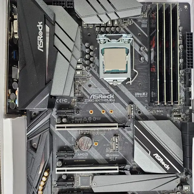 i7 9700k + ASROCK Z390 EXTREME4 + 램세트