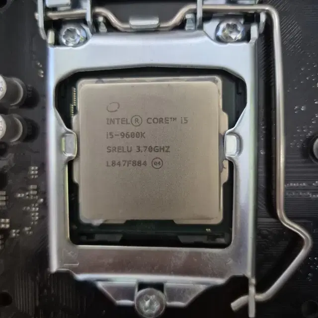 i5 9600k z390 ddr4 16g 세트 일괄 팝니다