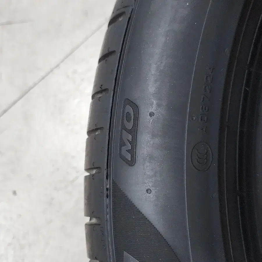 피렐리 pz4 mo 235/50R19 중고(사용감 적음) 1본 팝니다