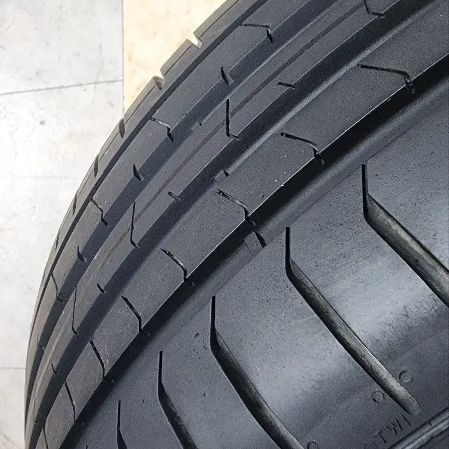 피렐리 pz4 mo 235/50R19 중고(사용감 적음) 1본 팝니다