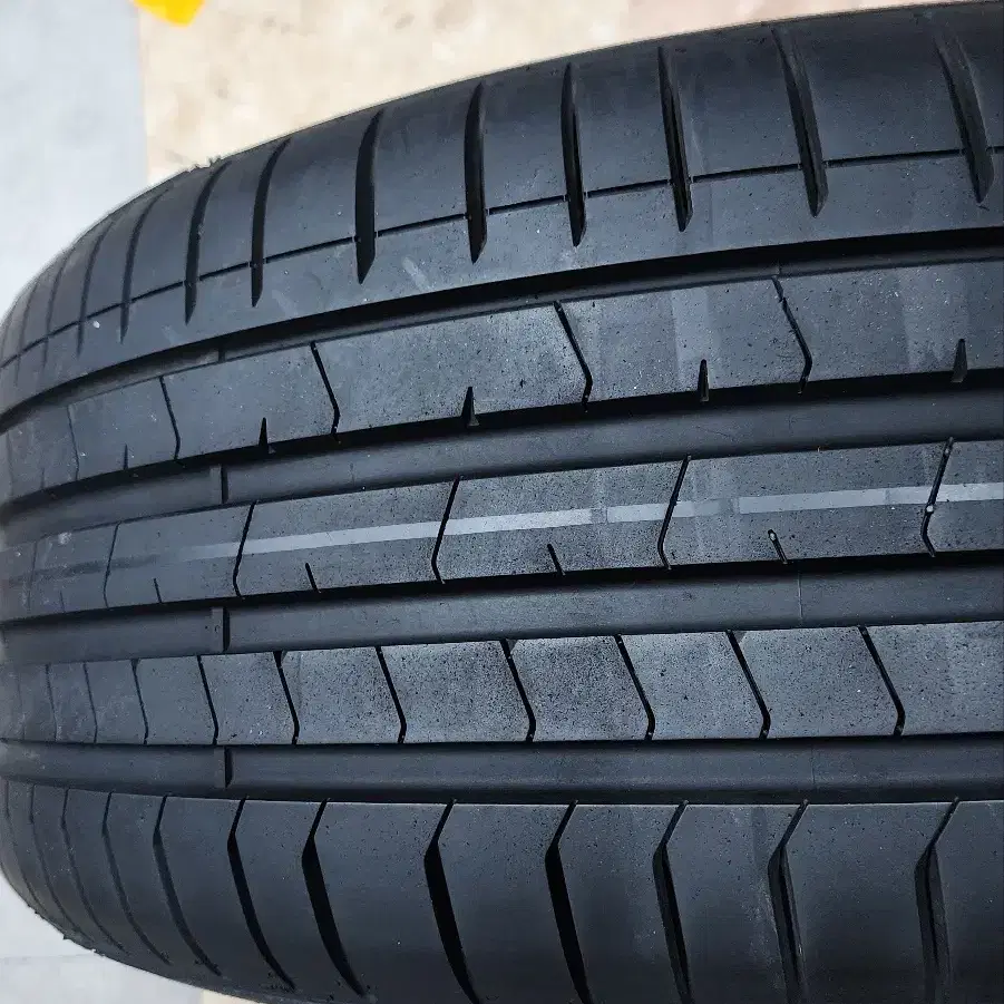 피렐리 pz4 mo 235/50R19 중고(사용감 적음) 1본 팝니다