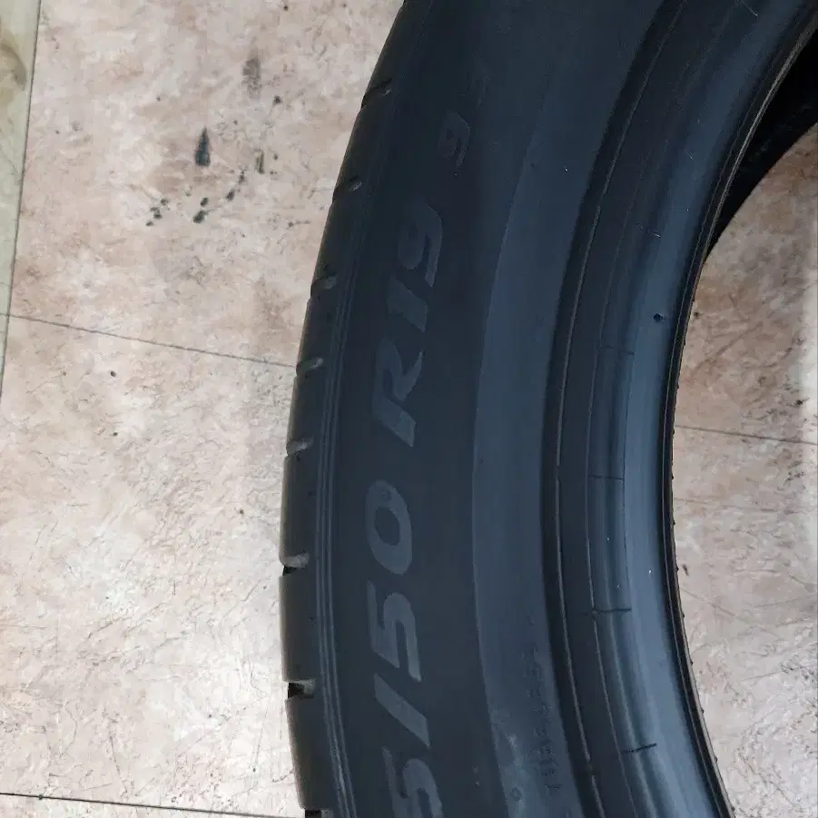 피렐리 pz4 mo 235/50R19 중고(사용감 적음) 1본 팝니다