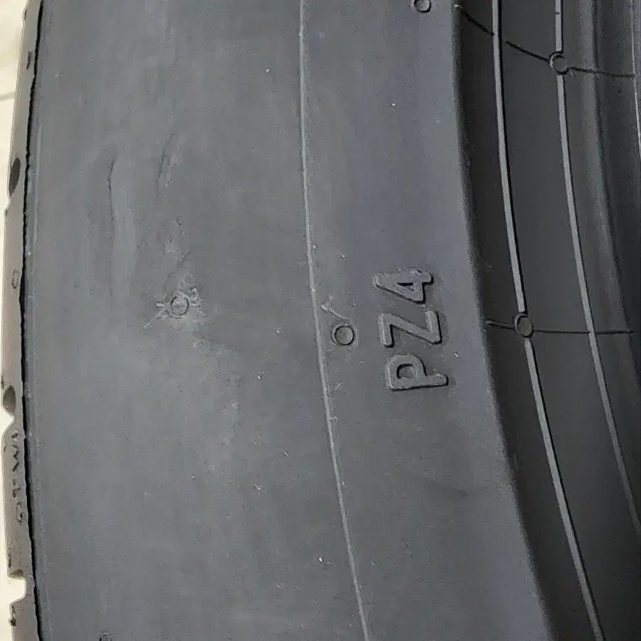 피렐리 pz4 mo 235/50R19 중고(사용감 적음) 1본 팝니다