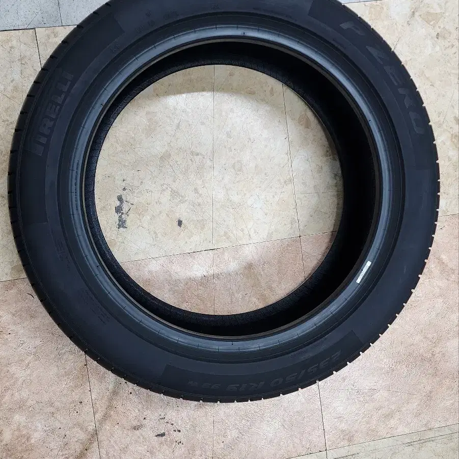 피렐리 pz4 mo 235/50R19 중고(사용감 적음) 1본 팝니다