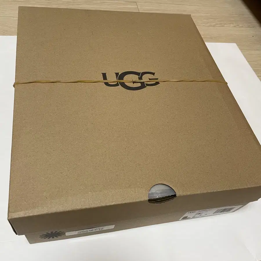 UGG 클래식 숏 체스트넛 240 (USA7, EU38)