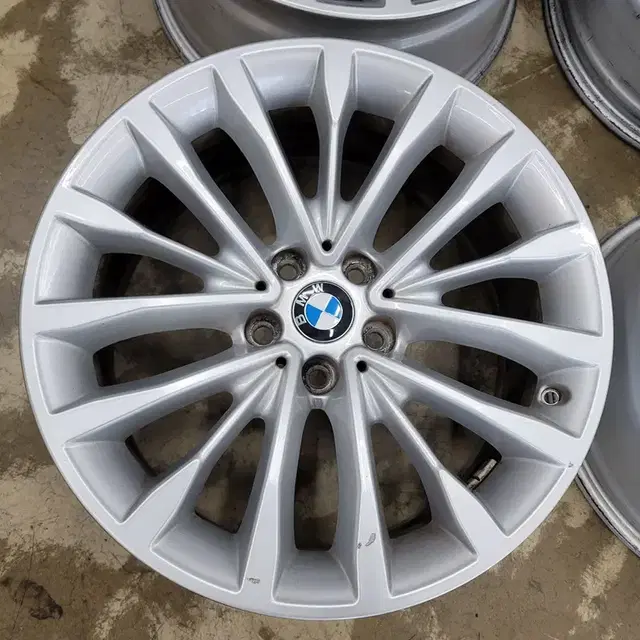 BMW G30 5시리즈 럭셔리 18인치 순정휠