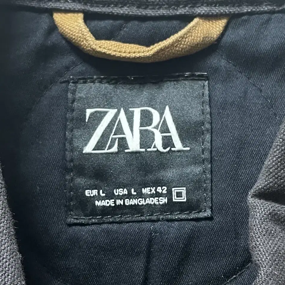 ZARA 콘트라스트 네크라인 점퍼 (마지막 가격)