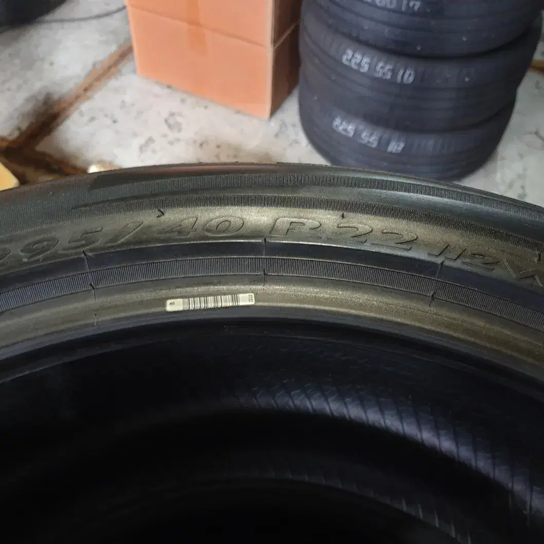 중고타이어 피렐리 스콜피온 제로 295/40R22 112W MO타이어