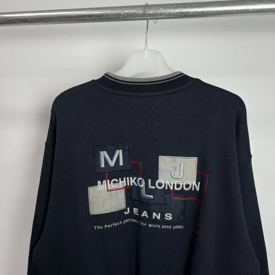 MICHIKO LONDON JEANS 스웻 셔츠