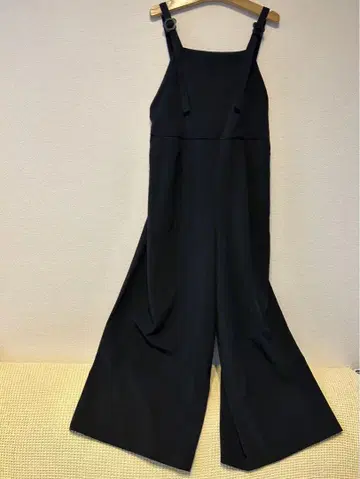 마리콴트 데이지 마크가 새겨진 올인원