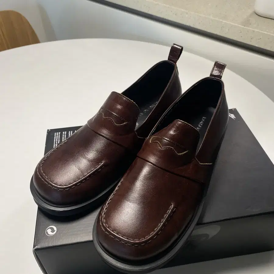 로맨틱무브 Bat Loafer R23W002 로퍼