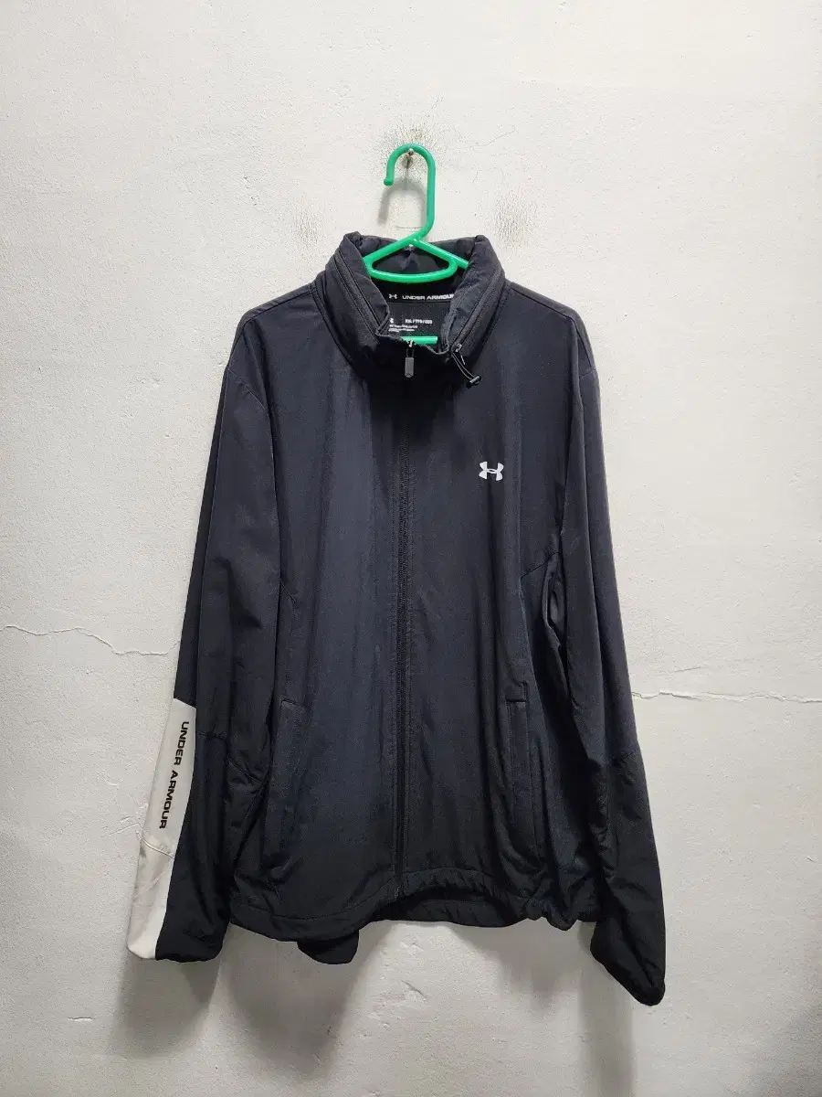 Under Armour Oreo Colorblocked Windbreaker