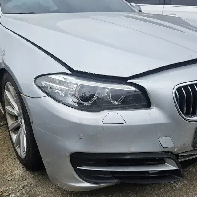 bmw f10 528i x드라이브 14년식  차량부품판매합니다