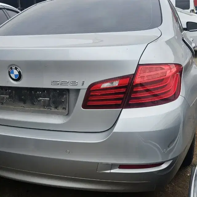 bmw f10 528i x드라이브 14년식  차량부품판매합니다