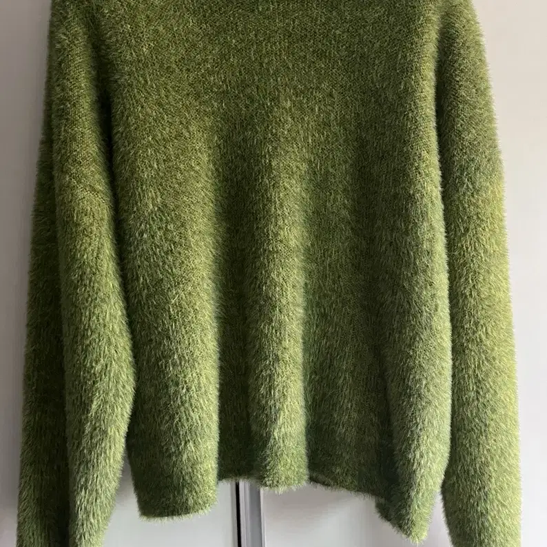 노매뉴얼 CROPPED HAIRY KNIT - GRASS GREEN