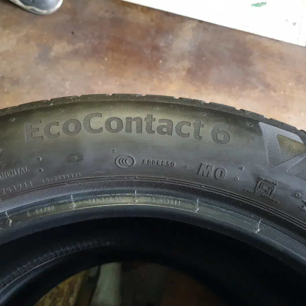 중고타이어 콘티넨탈 에코콘택트6 235/50R19 99W 2본 세트