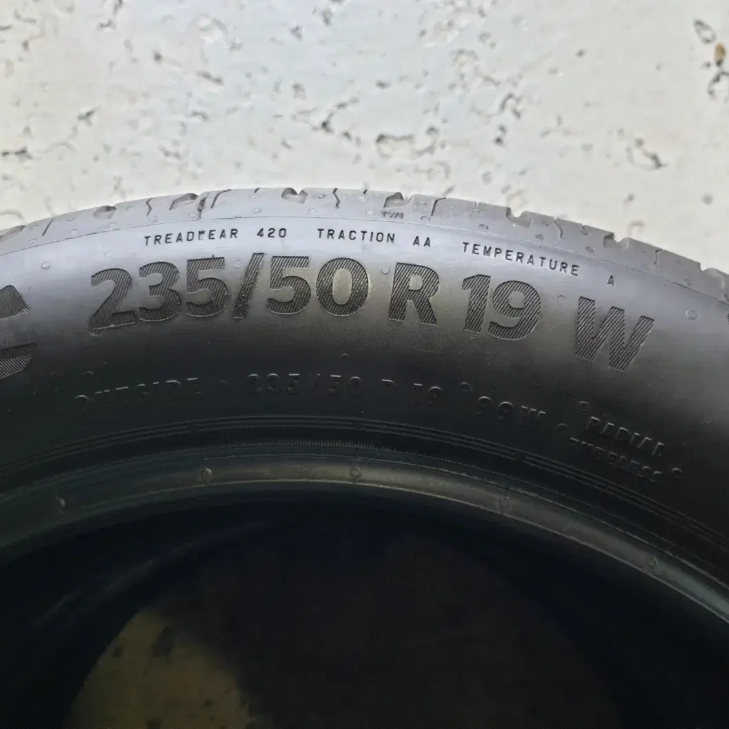 중고타이어 콘티넨탈 에코콘택트6 235/50R19 99W 2본 세트