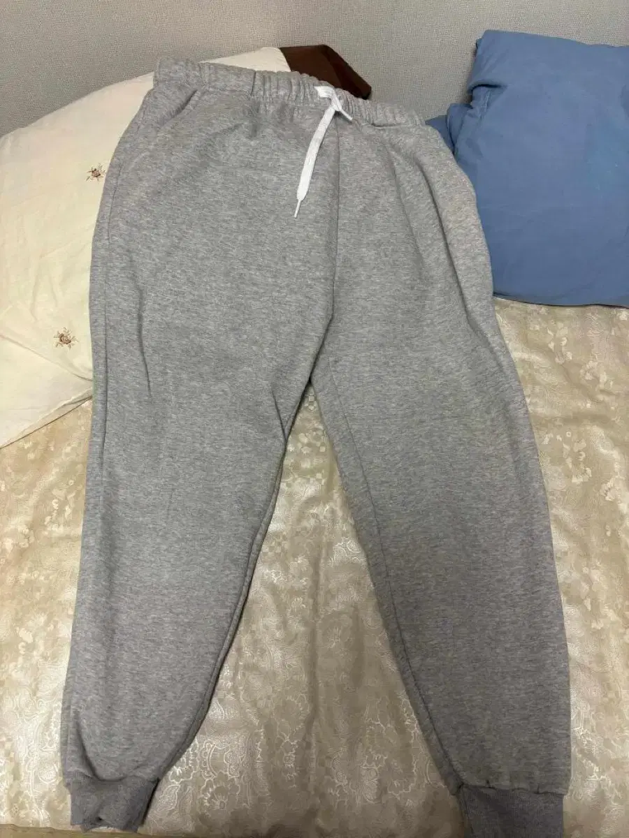 Gray jogger pants L