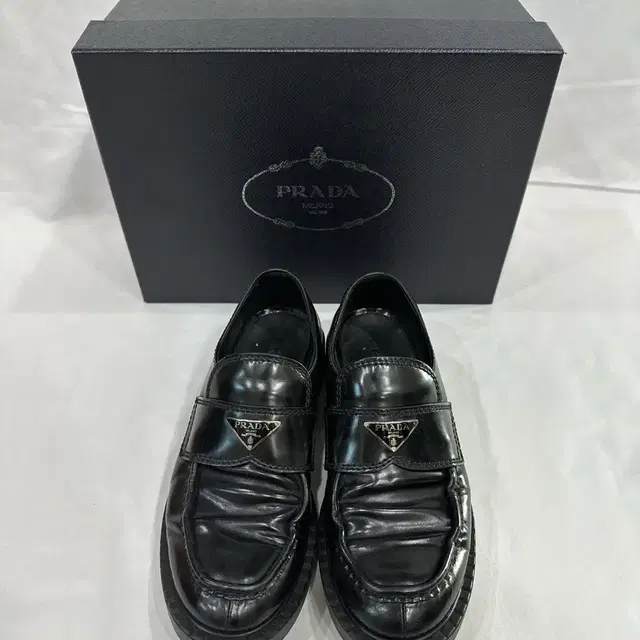 [6.5] Prada 프라다 23fw 남성 초콜릿 브러시드 레더 로퍼