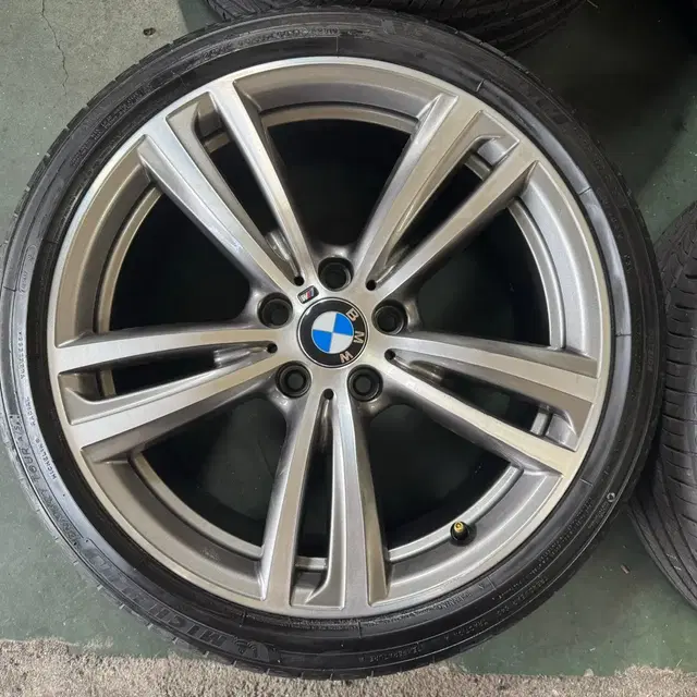 BMW 3, 4시리즈 F바디 442m 19인치 휠타이어 판매합니다.