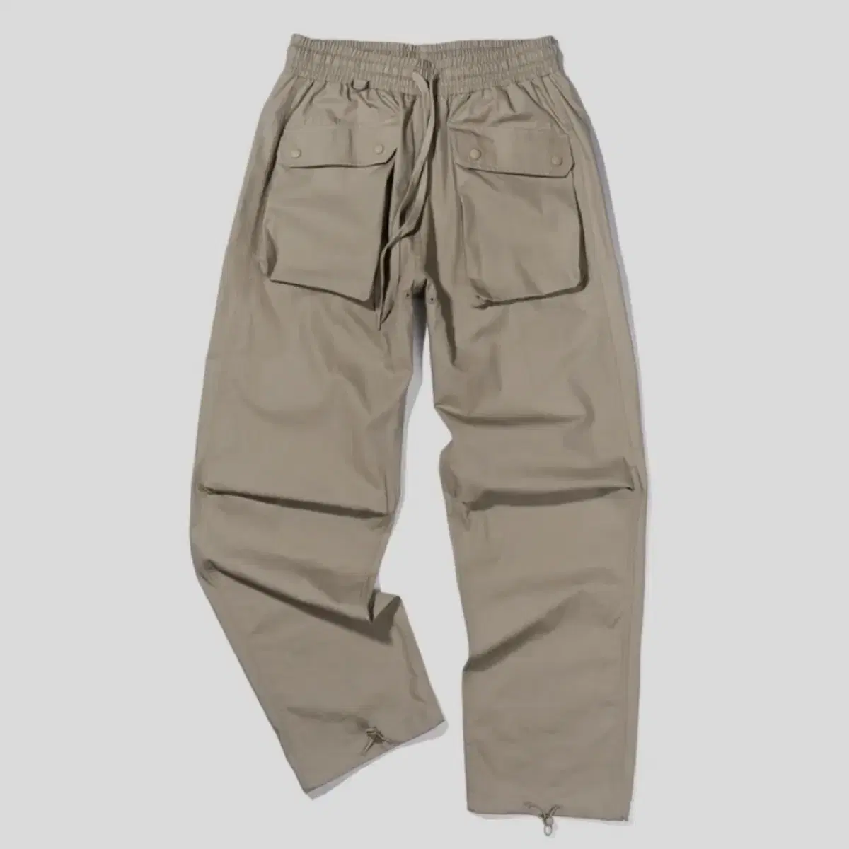 Selling Extraordinary utility pants, size L.