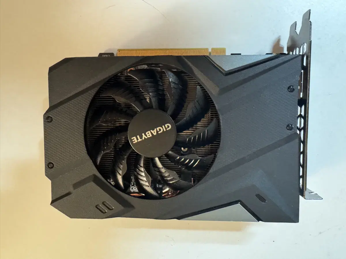 기가바이트 GTX 2060 6G 그래픽카드