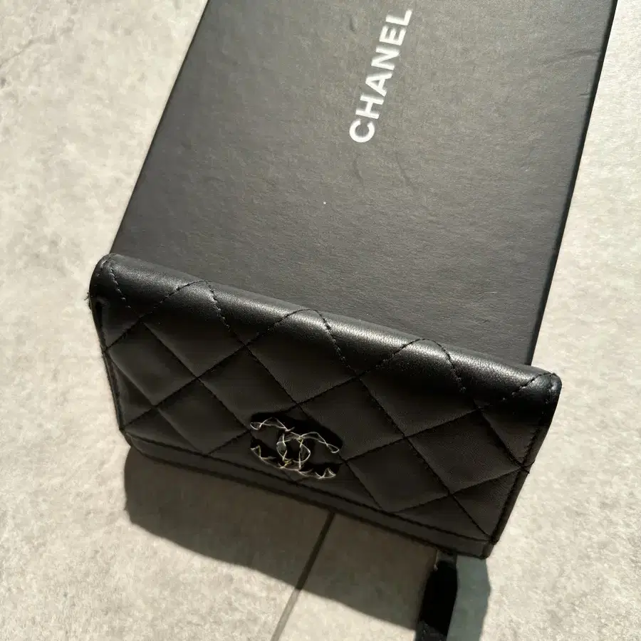 Chanel 샤넬 램스킨 메탈 CC로고 지퍼 카드 홀더 코인 지갑 블랙