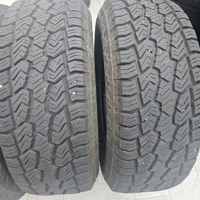 285/70R17   A/T타이어  4본