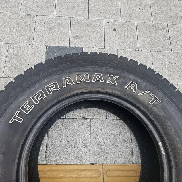 285/70R17   A/T타이어  4본