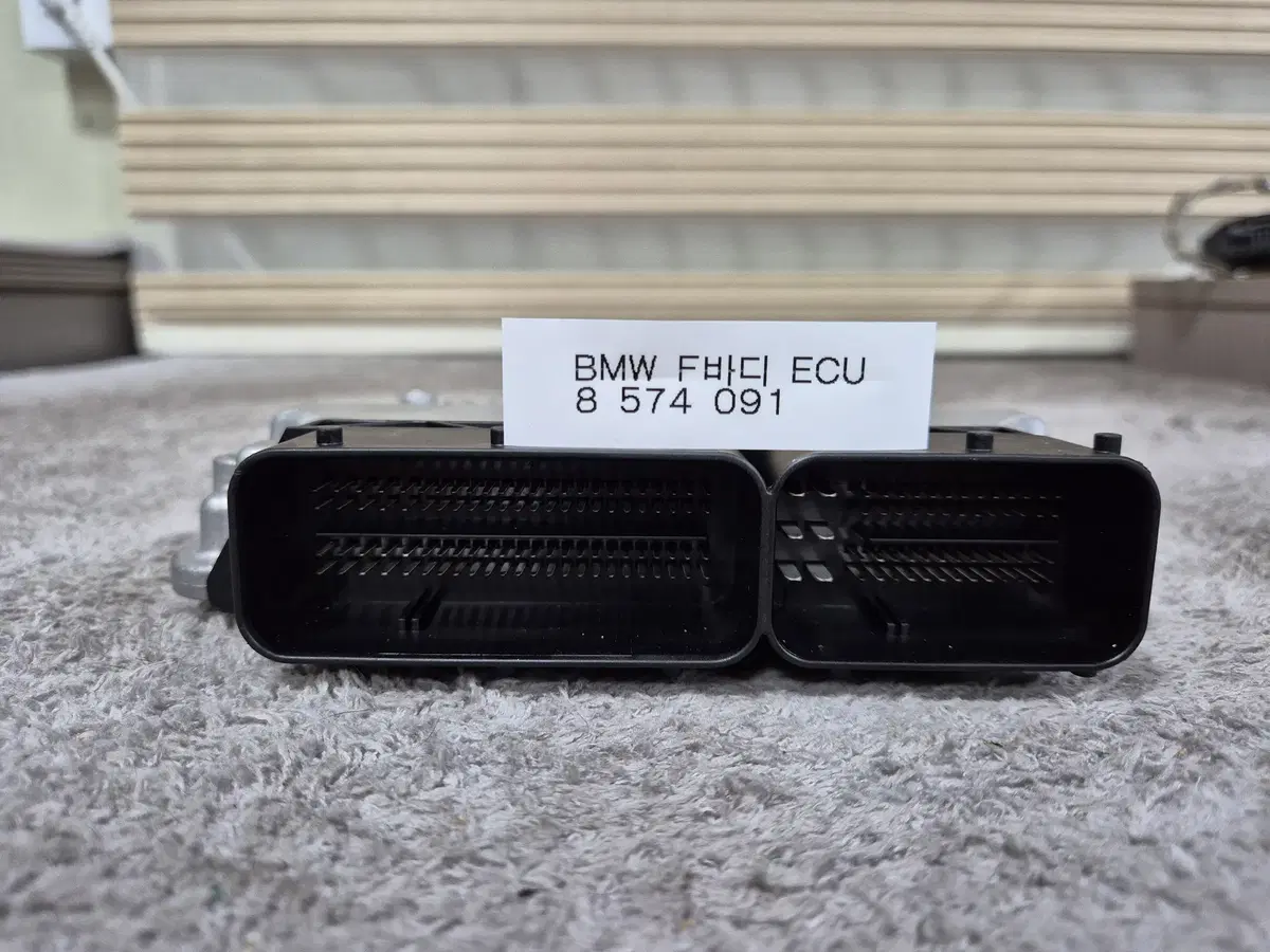 # BMW F10 520D ECU (8 574 091) 판매합니다.