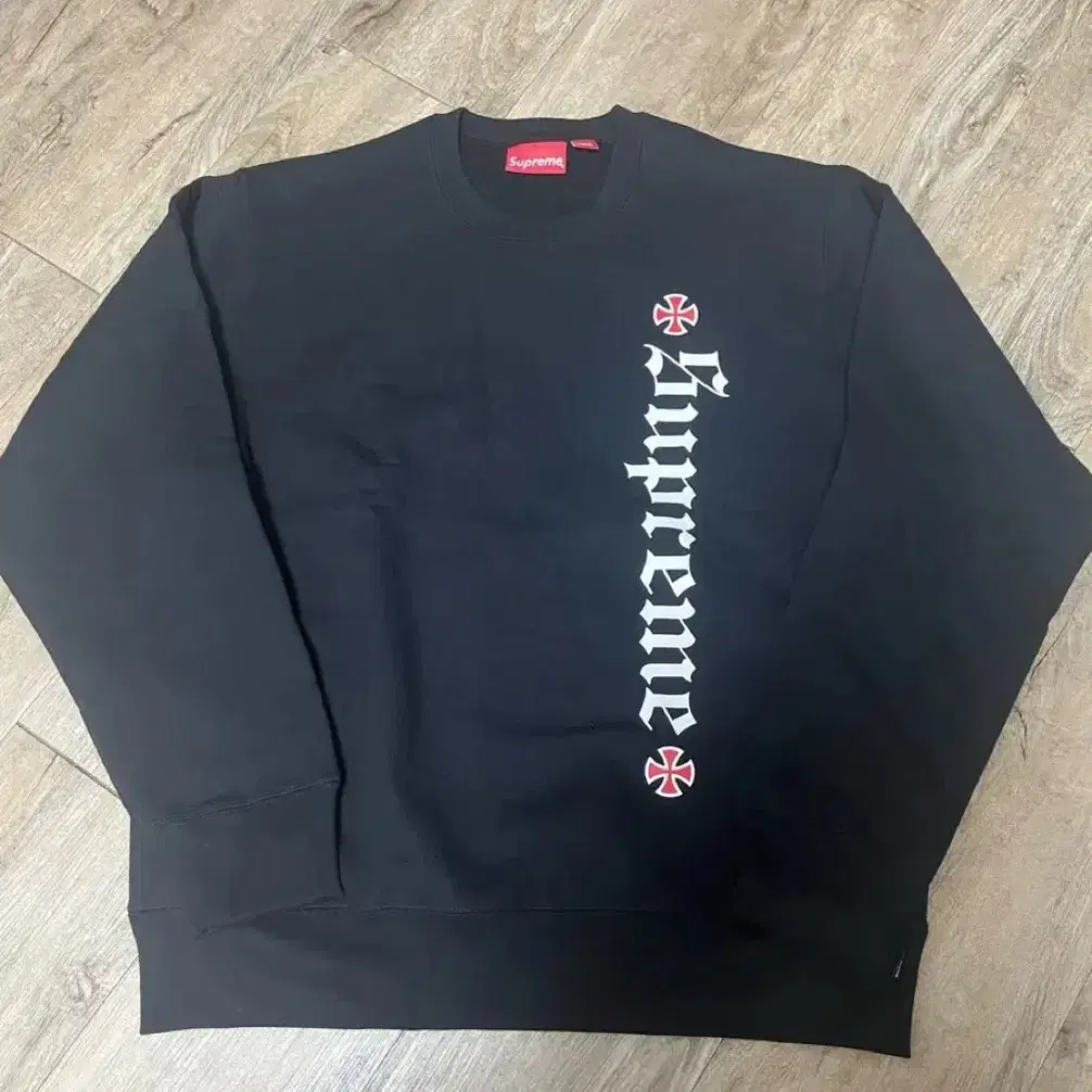 슈프림 supreme x 인디펜던트 트럭 퍽더레스트 크루넥 L 블랙