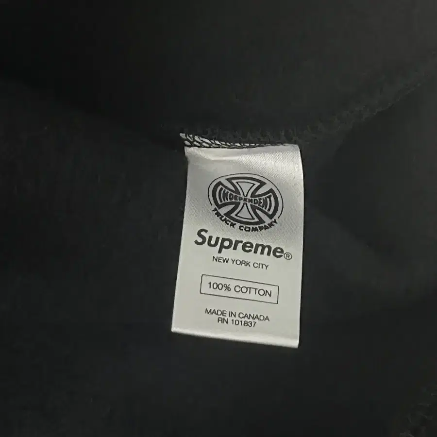 슈프림 supreme x 인디펜던트 트럭 퍽더레스트 크루넥 L 블랙