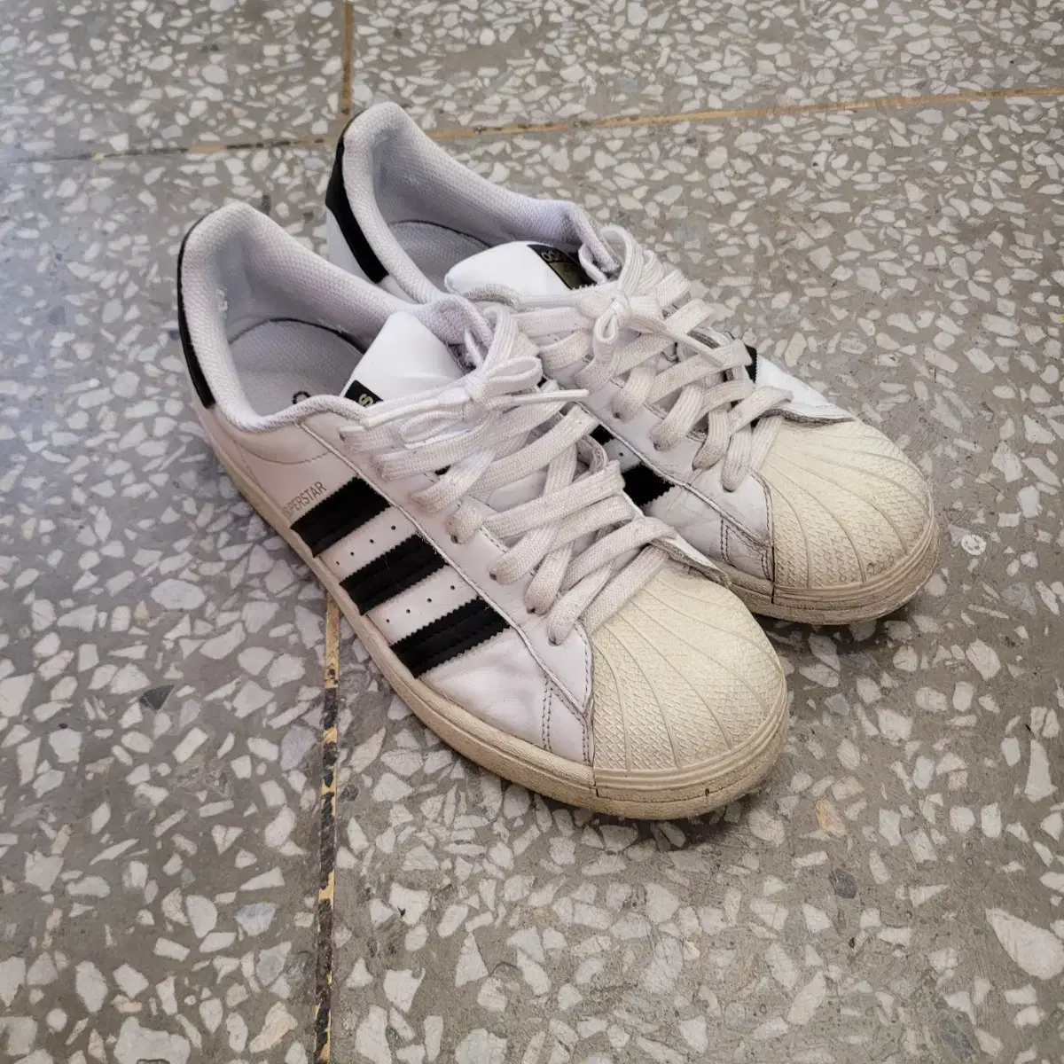 [255 size] Adidas Superstar sneakers