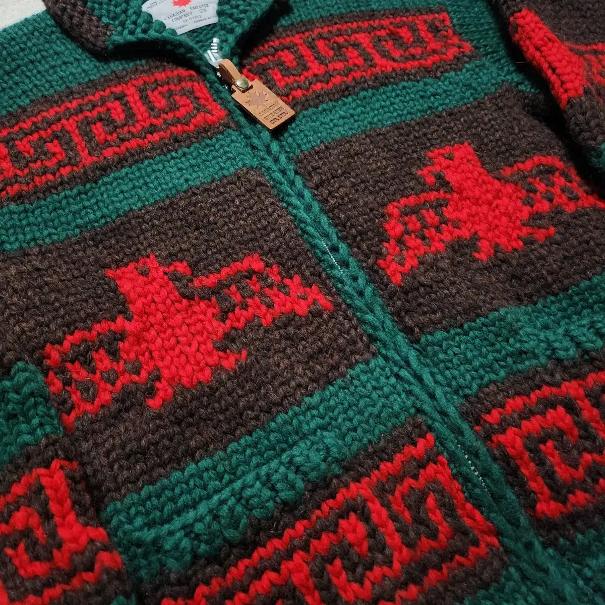 Canadian sweater 캐나다 썬더버드 코위찬