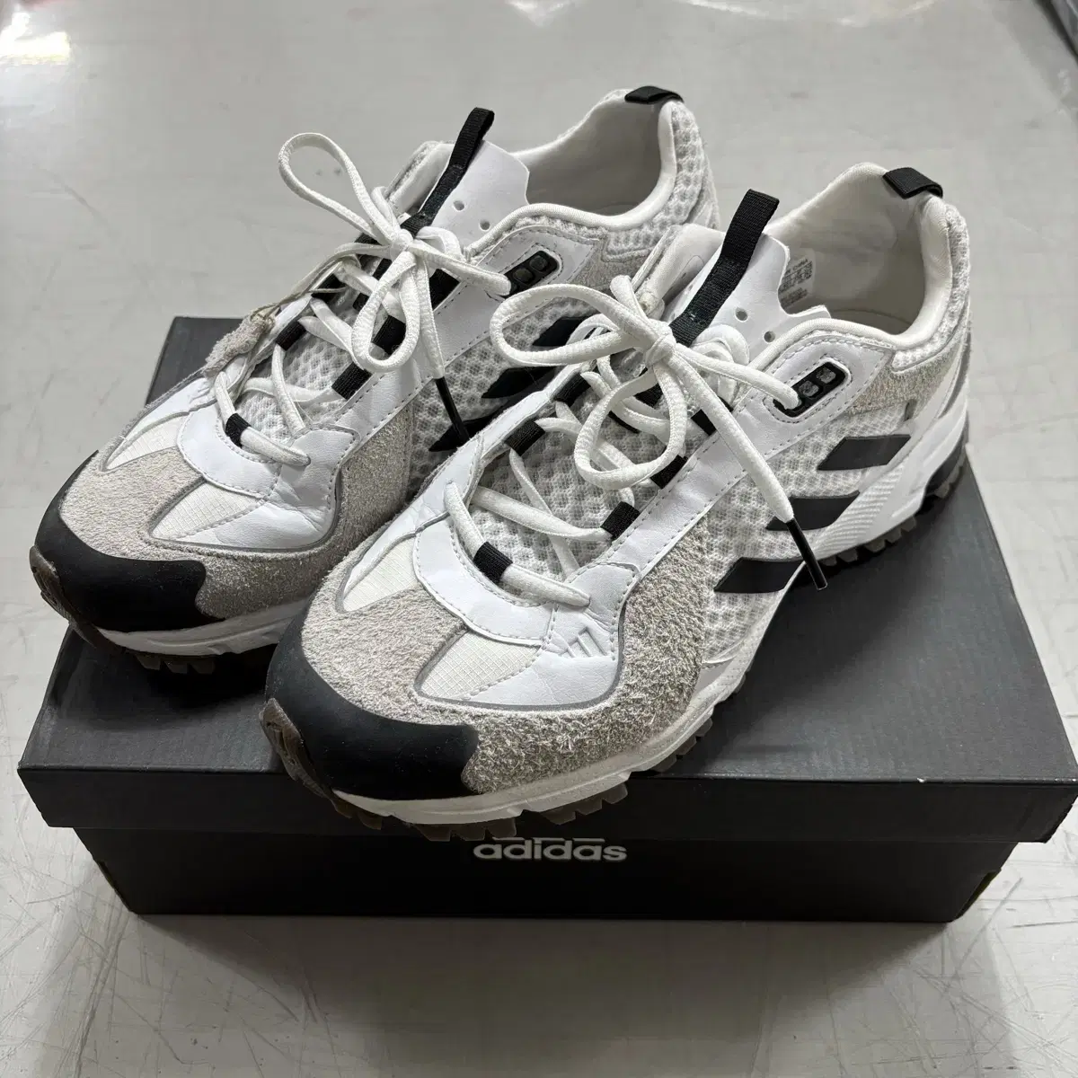 [270] 아디다스 gr-uniforma bw-18 white