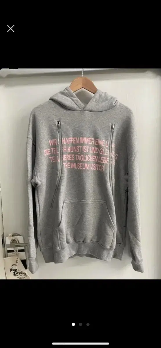 The Museum Visitor Cutout Zip Hoodie L