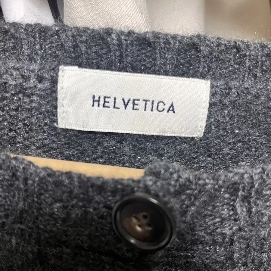 Helvetica 헬베티카 펄 라운드 가디건