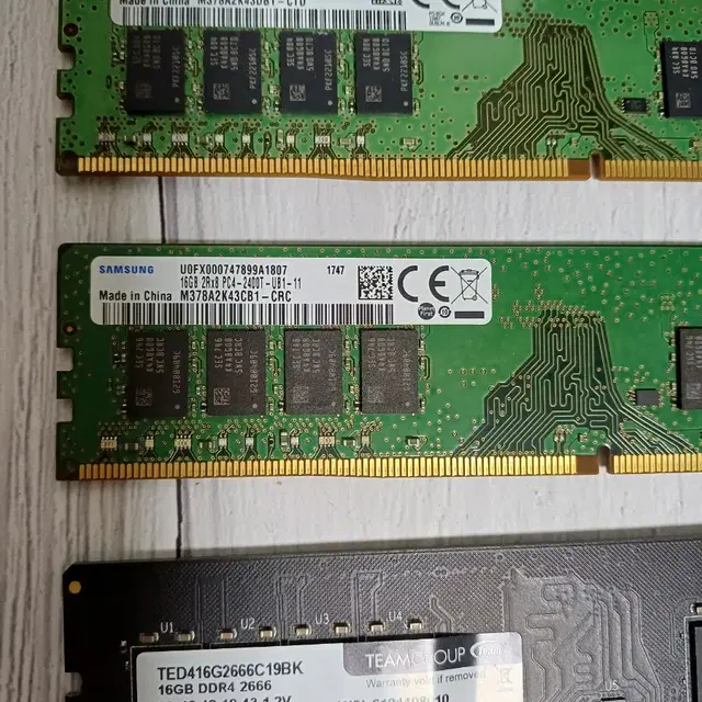 메모리카드 DDR4 16GB X  3개